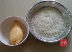 薯丝稀饭的做法图解1