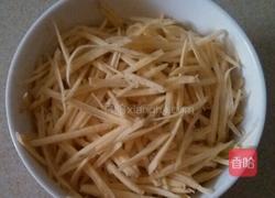 薯丝稀饭的做法图解2