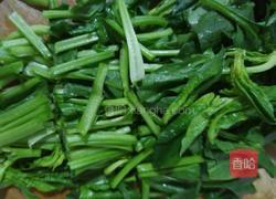果仁菠菜拌麻酱的做法图解2