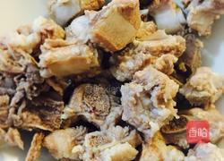 土豆烧排骨的做法图解1