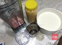 草莓奶昔的做法图解2