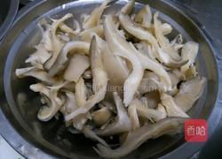 蘑菇炒肉丝的做法图解2
