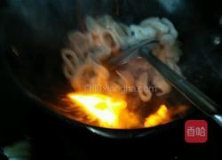 西蓝花炒鱿鱼圈的做法图解6
