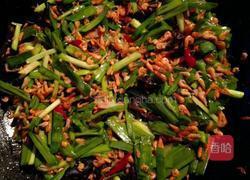 小虾炒韭菜的做法图解4