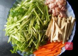 芹菜炒肉末的做法图解1