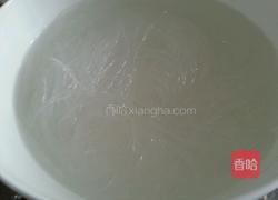 凉拌木耳粉丝胡萝卜的做法图解2