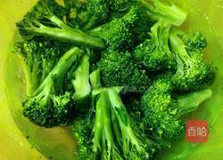 平菇炒西兰花的做法图解4