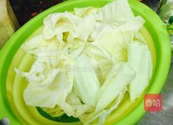 卷心菜炒海瓜子的做法图解2
