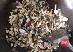 炒海鲜年糕的做法图解2
