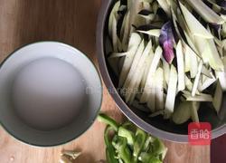 家常茄子打卤面的做法图解1