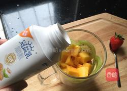 酸奶水果盆栽的做法图解3