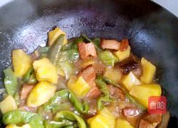 腊肉炖豆角土豆的做法图解2