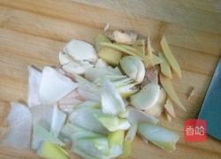 小公鸡粉条葫芦炖榛蘑的做法图解3