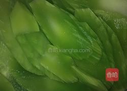 凉拌莴笋片的做法图解2