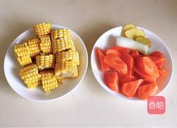 玉米胡萝卜炖脊骨的做法图解1