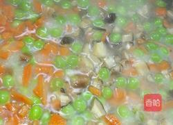 胡萝卜香菇蛋炒饭的做法图解2
