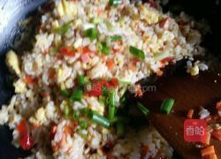 胡萝卜鸡蛋火腿炒饭的做法图解8