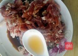 甘蓝焖饼的做法图解2