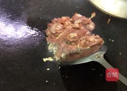 瘦肉炒草菇的做法图解4