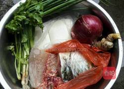 家长菜豆腐炖鱼的做法图解1