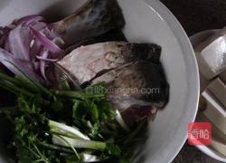 家长菜豆腐炖鱼的做法图解3