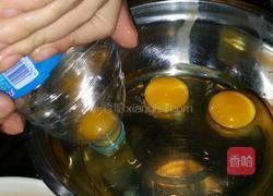 蔓越莓果粒加草莓果酱蛋糕的做法图解3