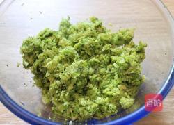 西兰花披萨的做法图解2