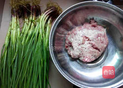 猪肉馅饺子和云吞的做法图解1