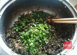 核桃花猪肉蒸包的做法图解3