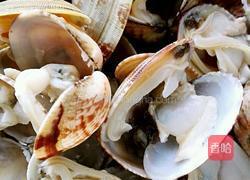 西红柿炒花甲的做法图解1