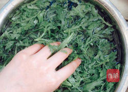 凉拌茼蒿叶的做法图解3