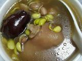 红枣黄豆花生炖猪蹄汤