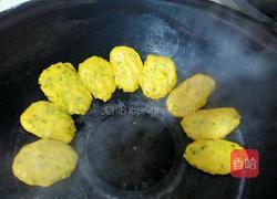 榆树钱烫面大饼子的做法图解6