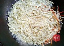 蒜香青豆拌金针菇的做法图解7