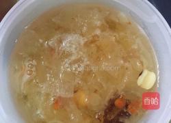 桃胶雪莲子银耳汤的做法图解2