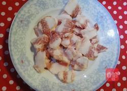 腩肉炒黄豆芽的做法图解1