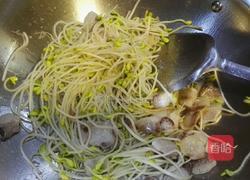 腩肉炒黄豆芽的做法图解4