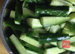 小炒黄瓜条的做法图解2