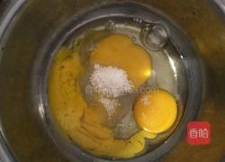 蛋黄小饼干的做法图解1