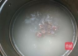 皮蛋瘦肉粥的做法图解5