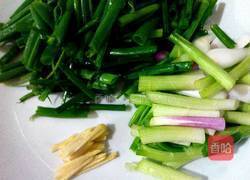 香葱炒烧肉的做法图解2