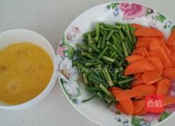 鸡蛋炒蒜苔的做法图解1