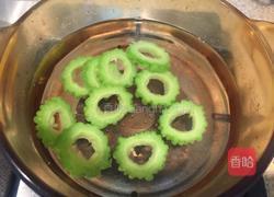 苦瓜酿虾球的做法图解3