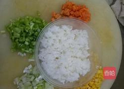 玉米鸡蛋炒饭的做法图解1