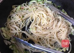 意式西葫芦贻贝意大利面的做法图解4