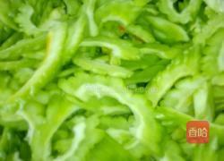 花肉炒苦瓜的做法图解1