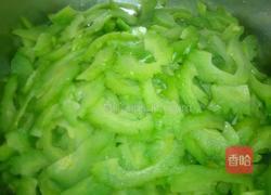 花肉炒苦瓜的做法图解2