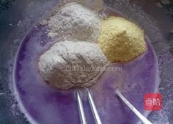奶香杂粮紫薯饼的做法图解4