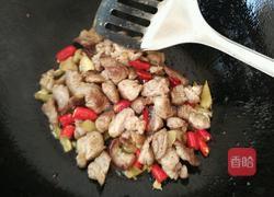 辣椒版蒜台炒肉的做法图解3