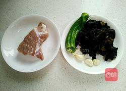 青椒木耳炒肉的做法图解1
